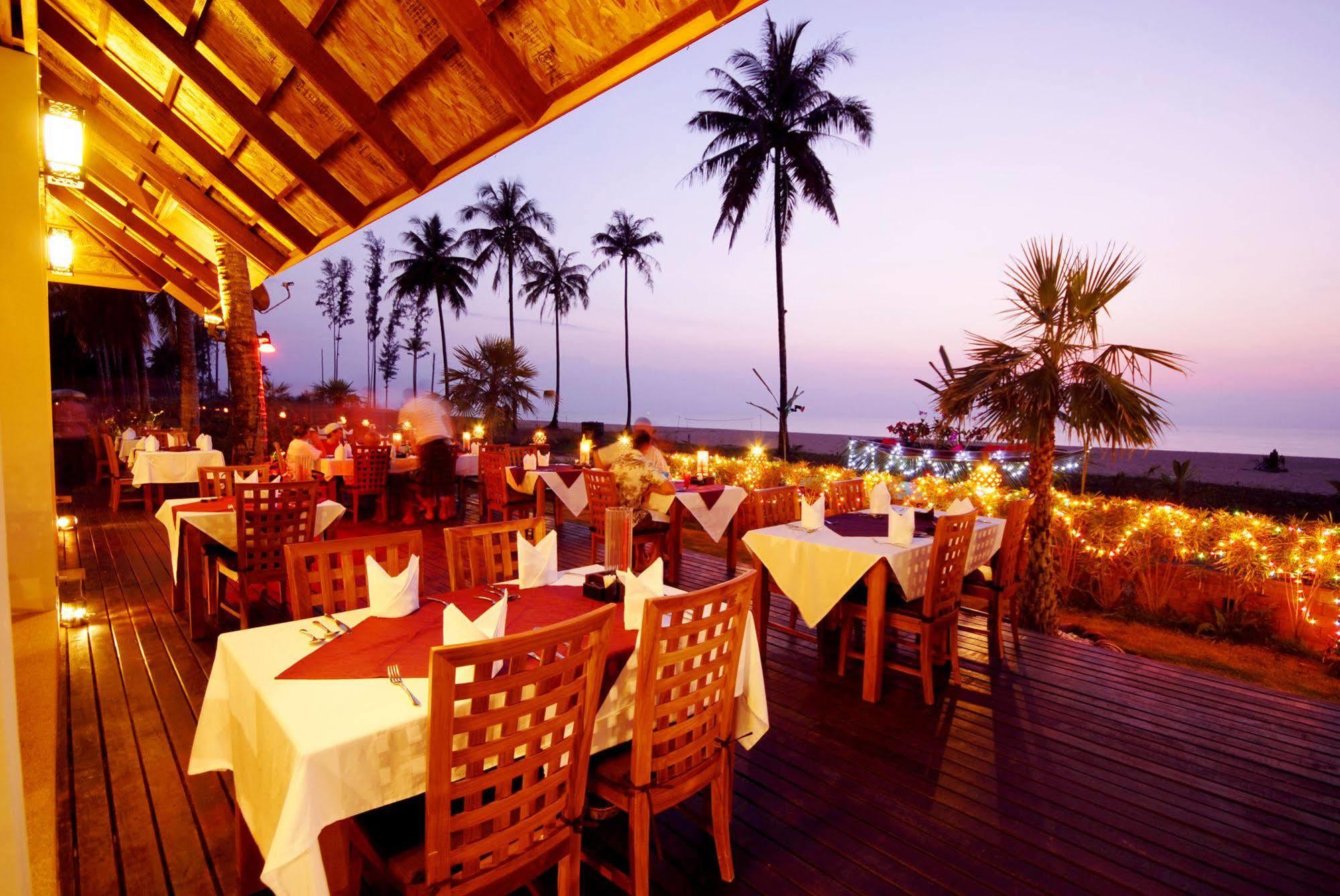 Khaolak Orchid Beach Resort - SHA Extra Plus Khao Lak Restaurant foto
